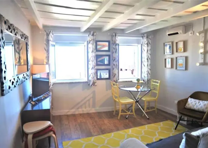 Alfama - Apartment With River View